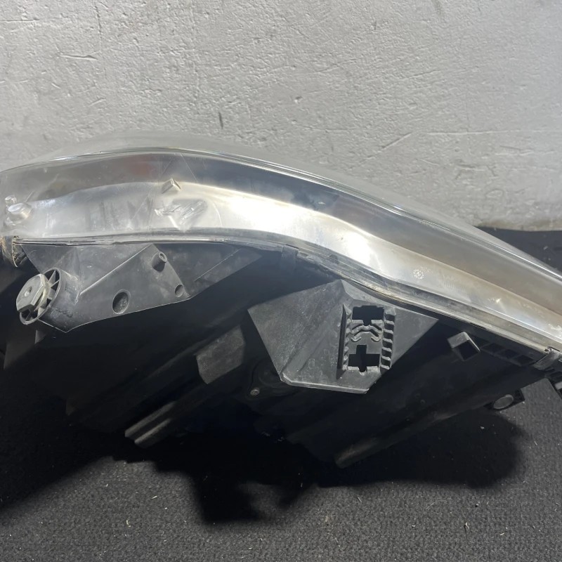 Far dreapta xenon / Mercedes-Benz R Class W251 facelift 2011 / Caroserie, oglinzi si faruri