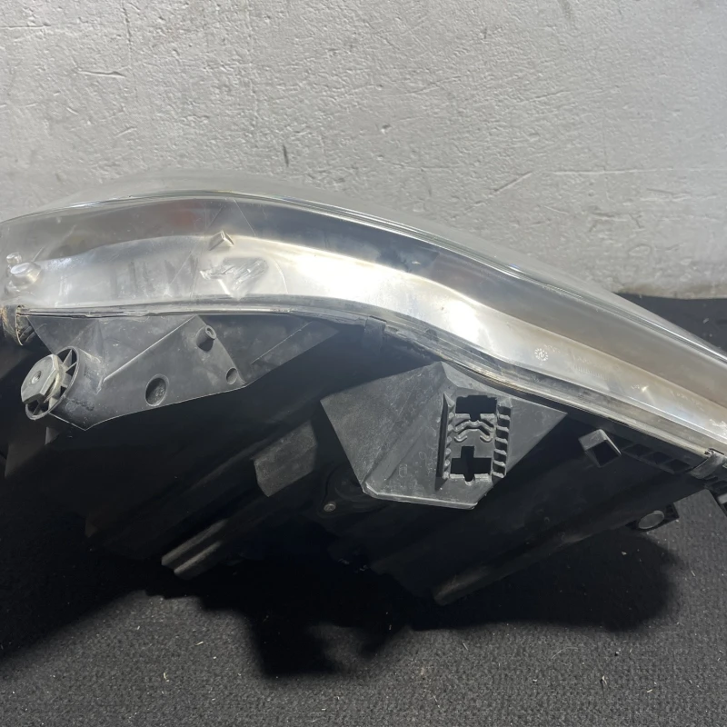 Far dreapta xenon / Mercedes-Benz R Class W251 facelift 2011 / Caroserie, oglinzi si faruri
