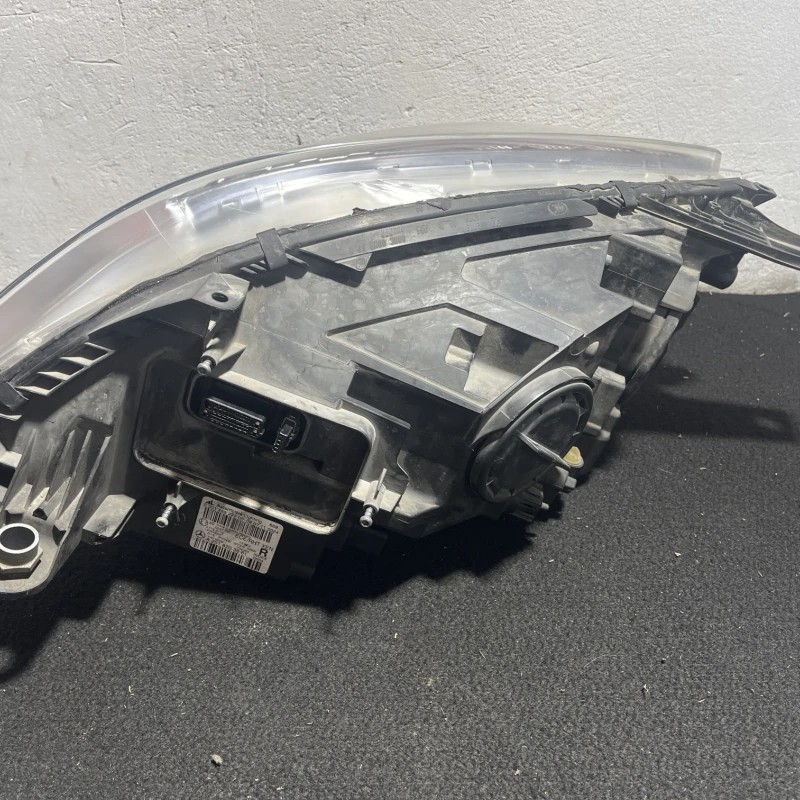 Far dreapta xenon / Mercedes-Benz R Class W251 facelift 2011 / Caroserie, oglinzi si faruri