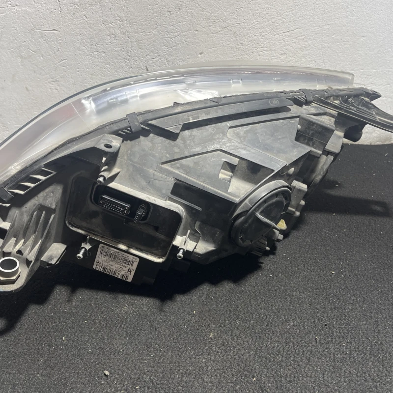 Far dreapta xenon / Mercedes-Benz R Class W251 facelift 2011 / Caroserie, oglinzi si faruri
