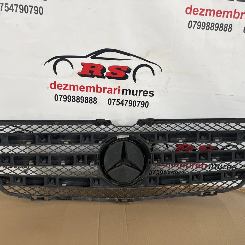 Grila radiator cu emblema / Mercedes-Benz R Class W251 facelift 2011 / Caroserie, oglinzi si faruri
