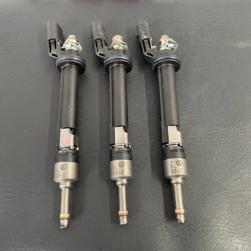 Injector Volkswagen Passat B7 2014