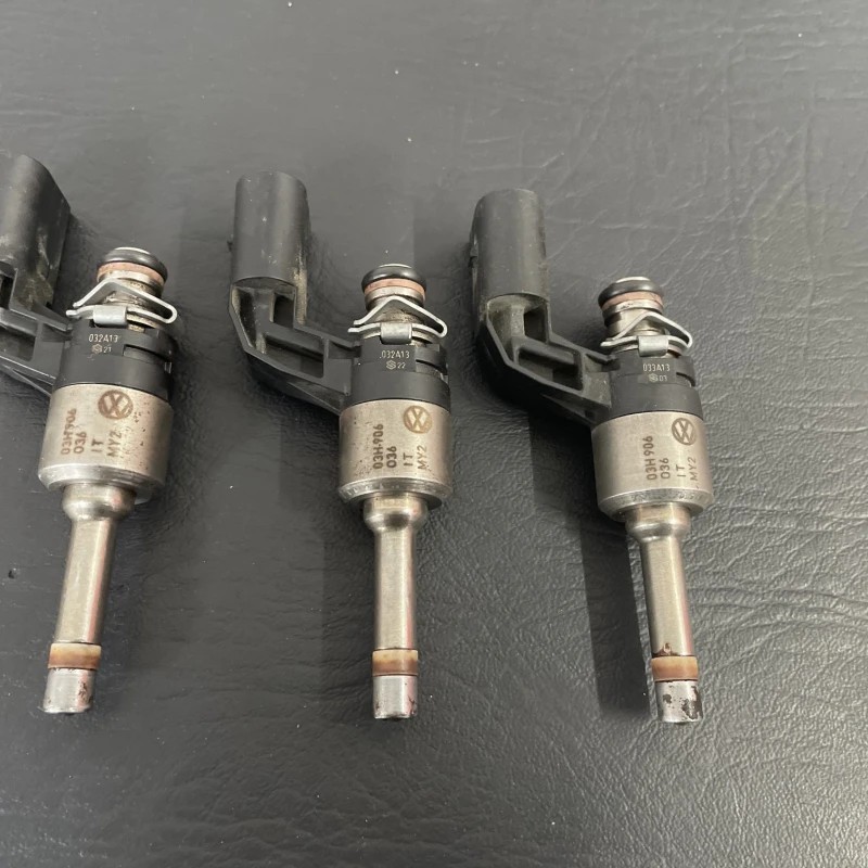 Injector Volkswagen Passat B7 2014