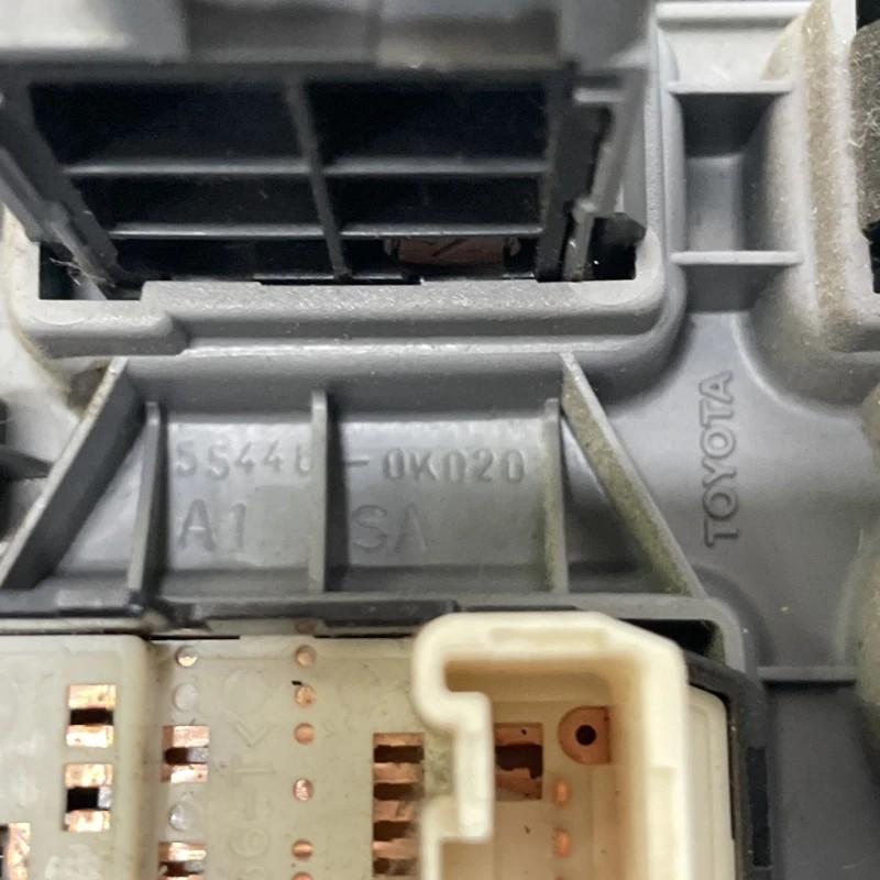 Butoane consola centrala / Toyota Hilux AN20 2007 / Audio si electronice