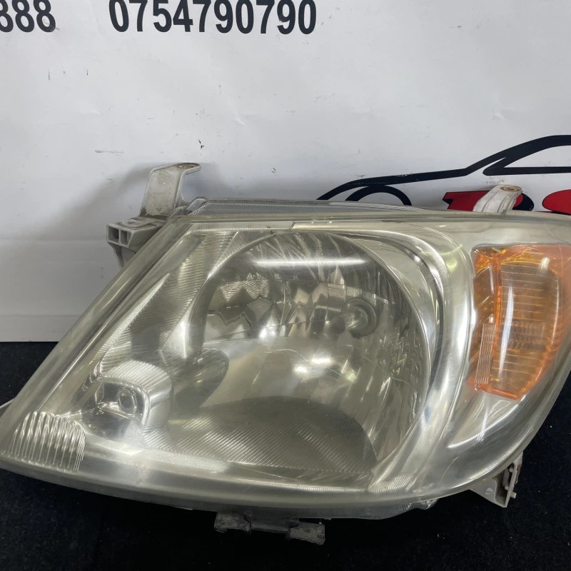 Far stanga / Toyota Hilux AN20 2007 / Caroserie, oglinzi si faruri