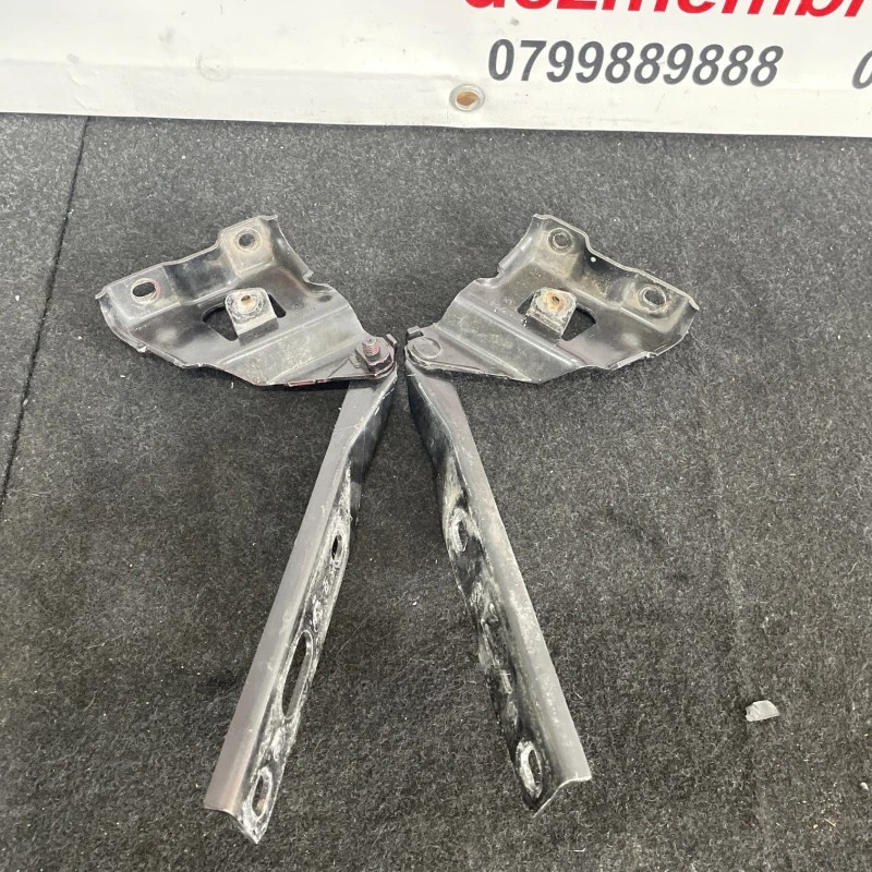 Balamale capota / Audi A4 B8 2011 / Caroserie, oglinzi si faruri