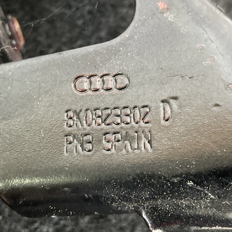Balamale capota / Audi A4 B8 2011 / Caroserie, oglinzi si faruri