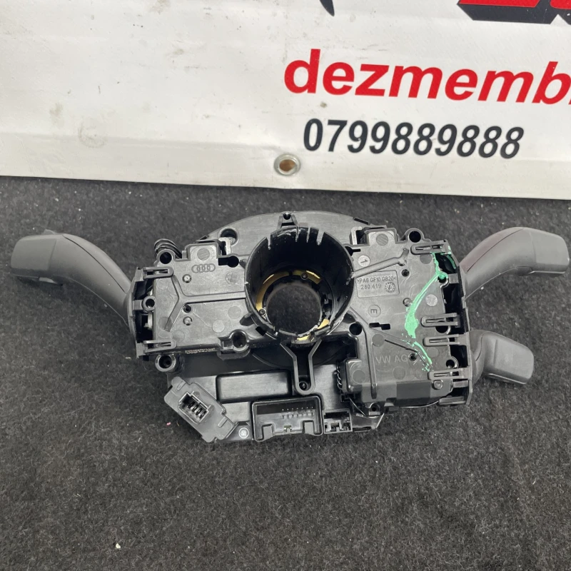 Spira volan cu manete / Audi A4 B8 2011 / Audio si electronice