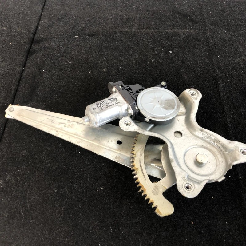 Macara geam dreapta spate Toyota Hilux AN20 2007