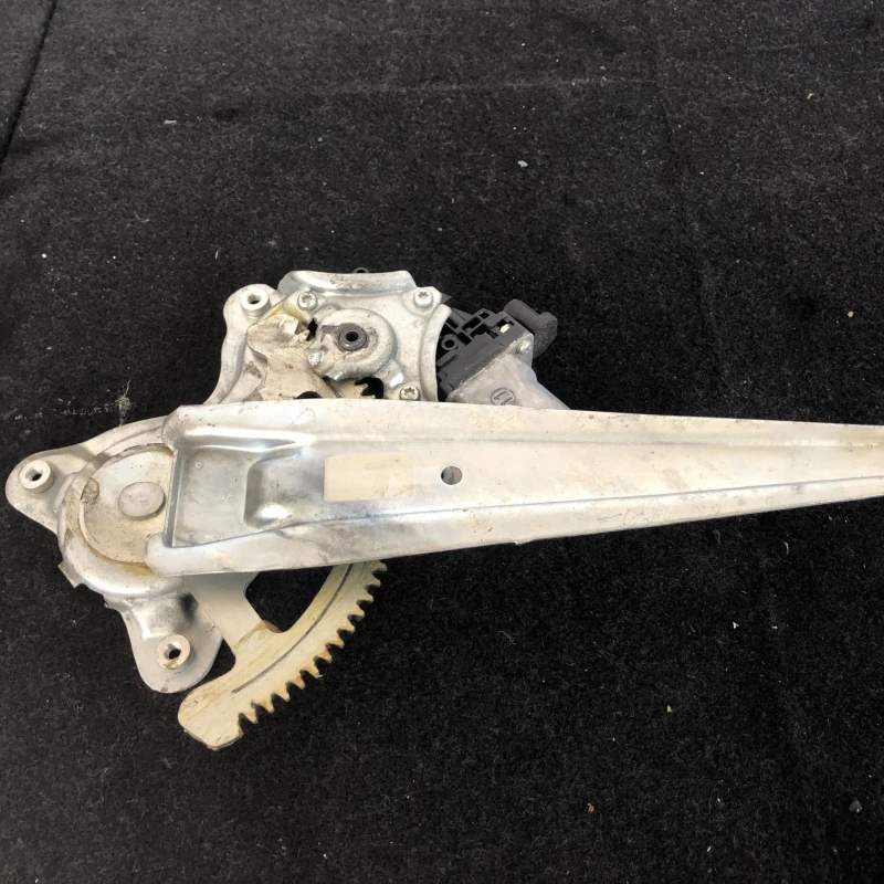 Macara geam dreapta spate / Toyota Hilux  2007 / Caroserie, oglinzi si faruri