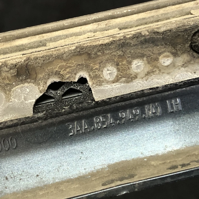 Balamale usa stanga spate / Volkswagen Passat B7 2013 / Caroserie, oglinzi si faruri