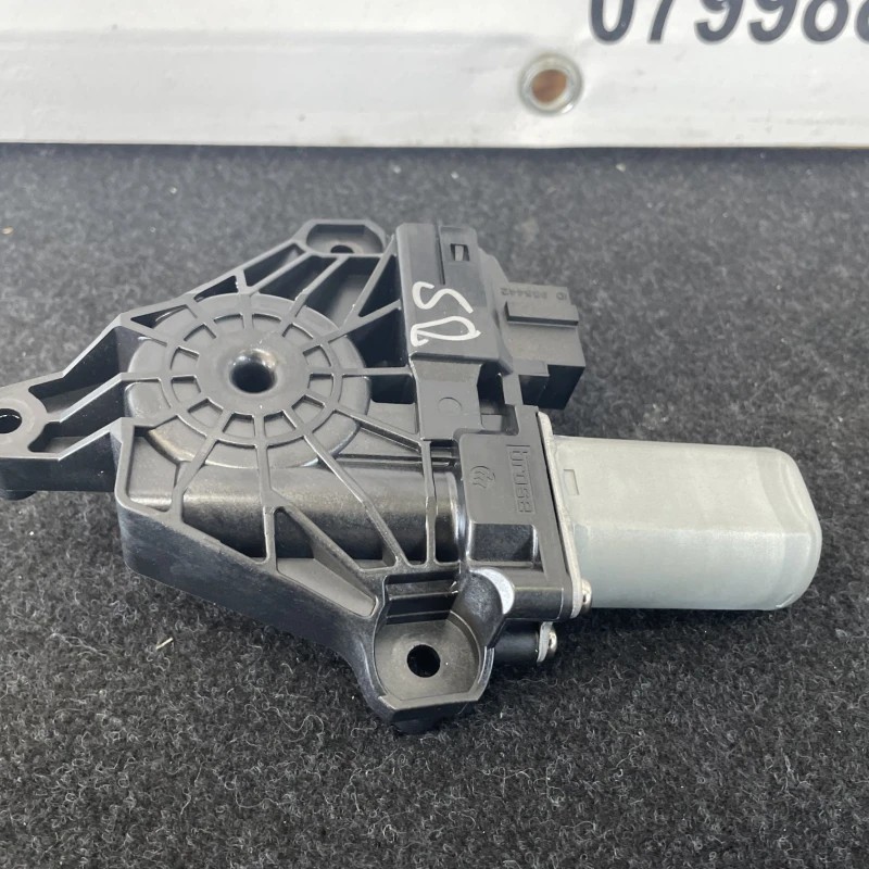 Motoras geam dreapta spate / Mercedes-Benz B Class W246 2012 / Audio si electronice