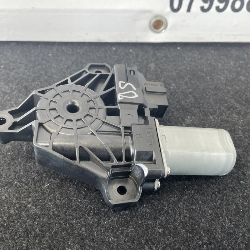 Motoras geam dreapta spate / Mercedes-Benz B Class W246 2012 / Audio si electronice