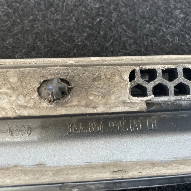 Bandou usa stanga fata / Volkswagen Passat B7 2014 / Caroserie, oglinzi si faruri