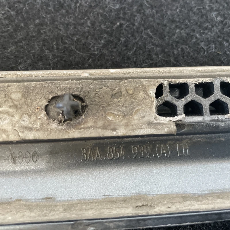 Bandou usa stanga fata / Volkswagen Passat B7 2014 / Caroserie, oglinzi si faruri