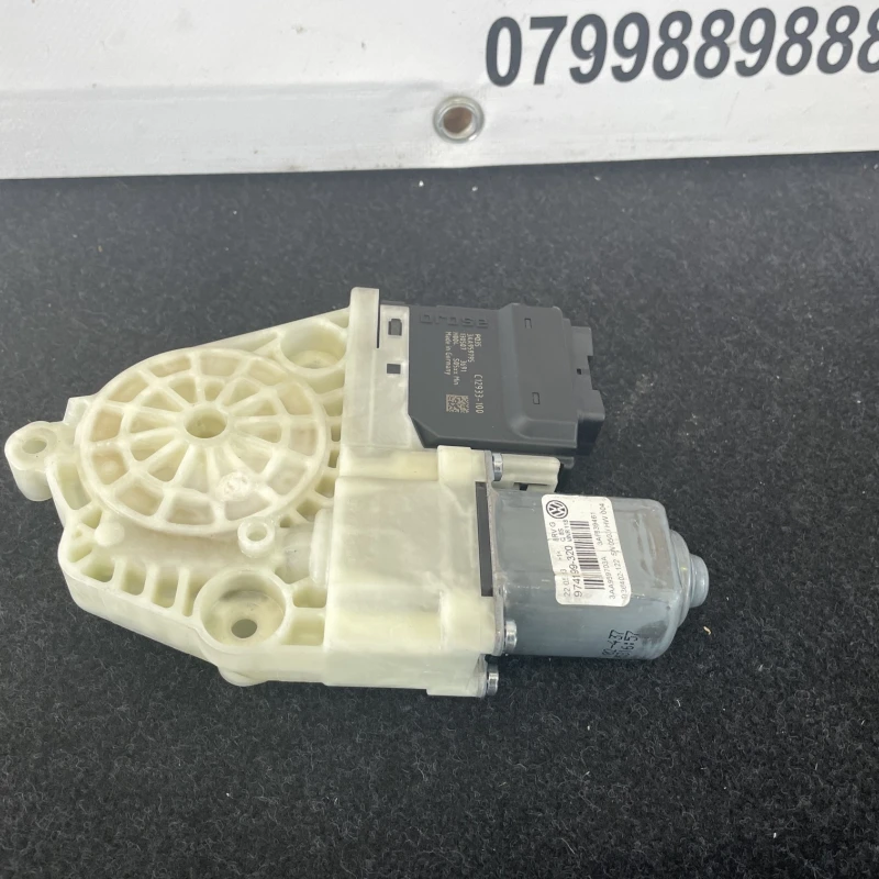 Motoras geam stanga spate Volkswagen 