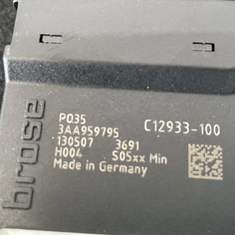 Motoras geam stanga spate / Volkswagen Passat B7 2013 / Audio si electronice