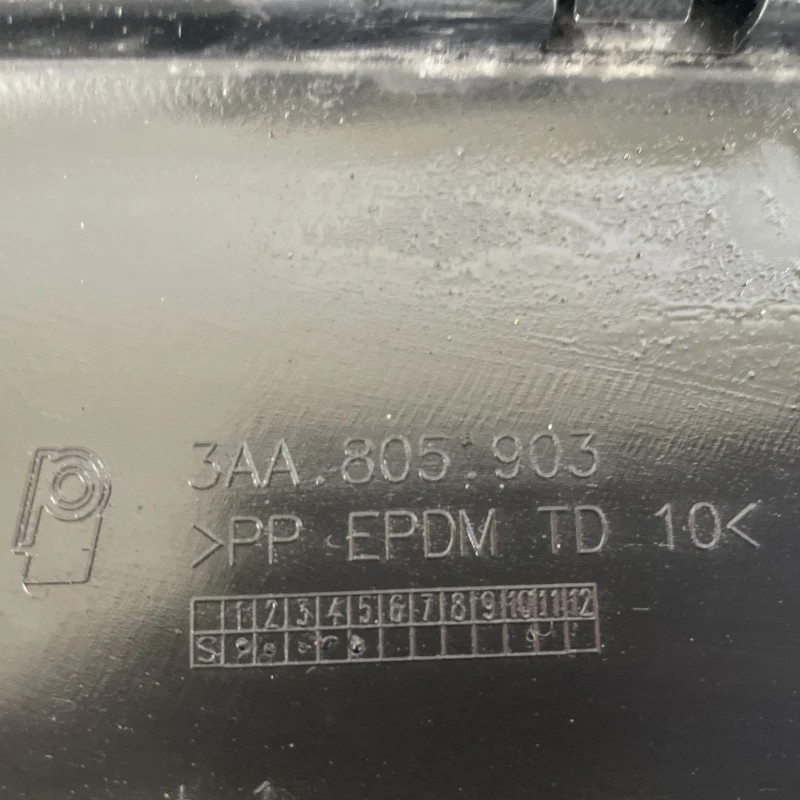 Fusta bara fata / Volkswagen Passat B7 2013 / Caroserie, oglinzi si faruri