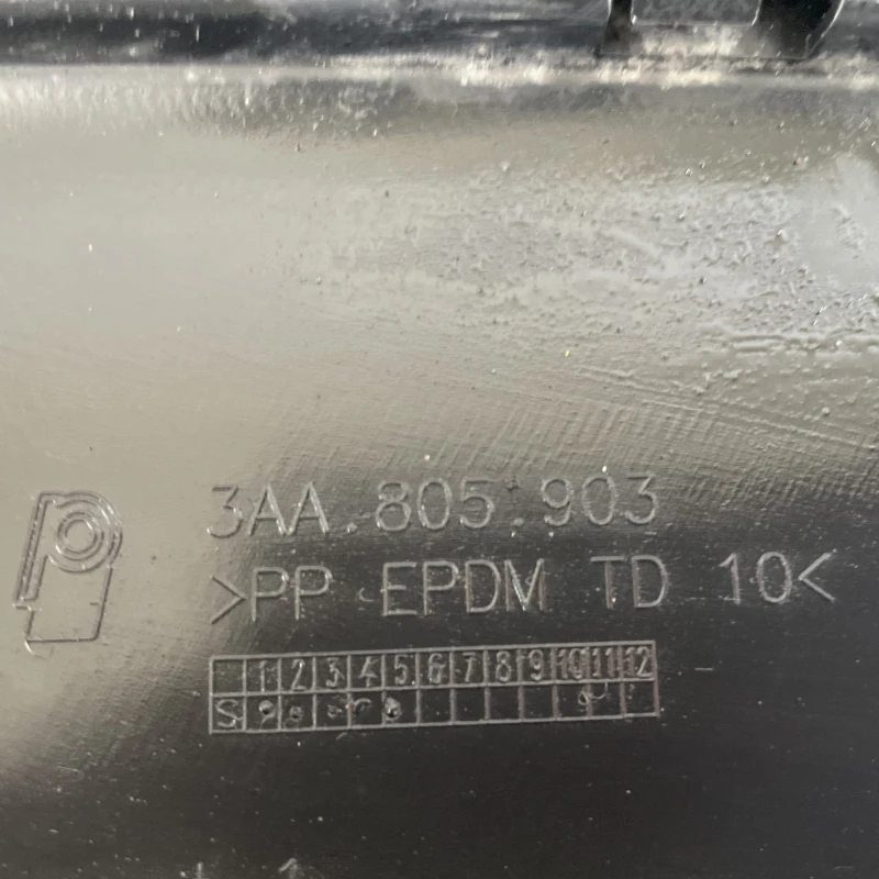Fusta bara fata / Volkswagen Passat B7 2013 / Caroserie, oglinzi si faruri
