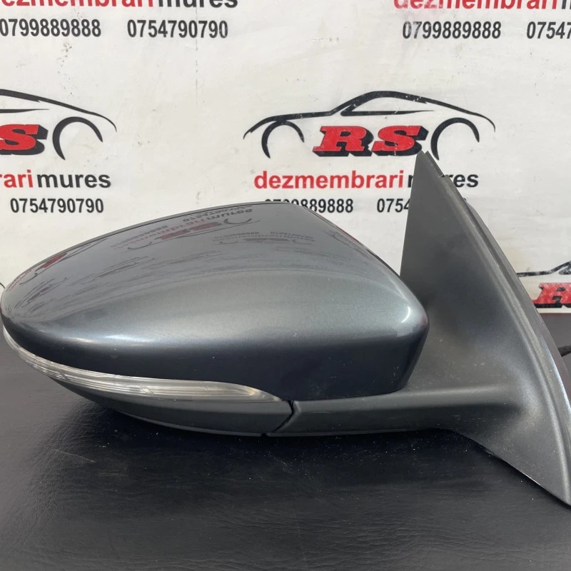 Oglinda dreapta / Volkswagen Passat B7 2013 / Caroserie, oglinzi si faruri