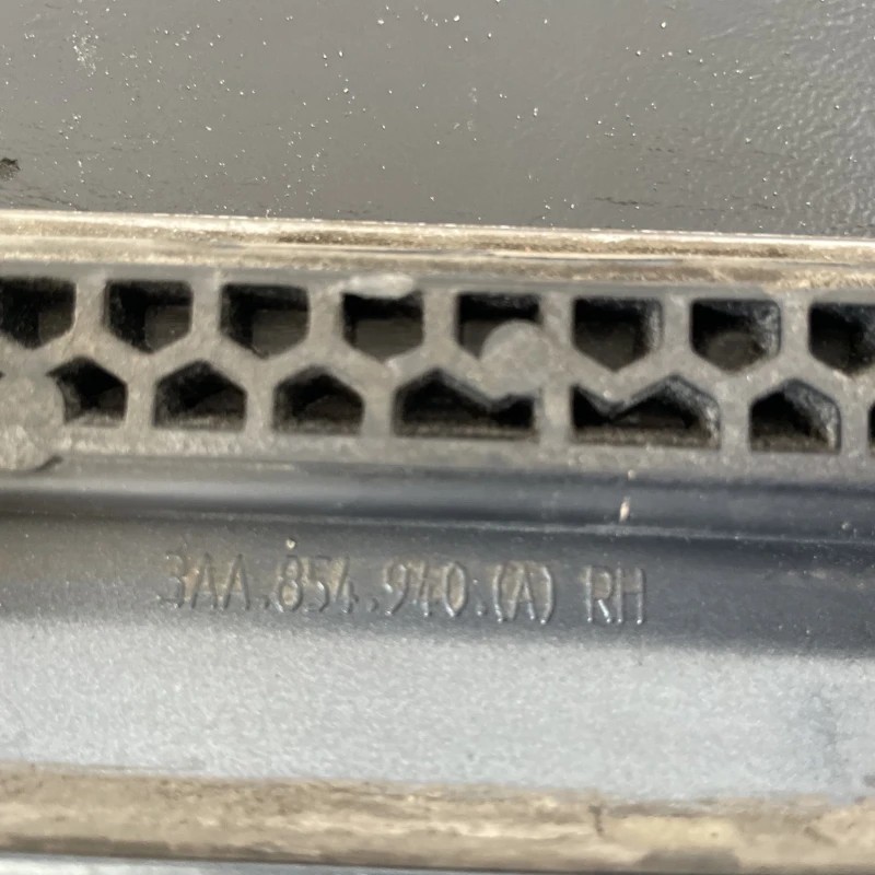 Bandou usa dreapta fata / Volkswagen Passat B7 2013 / Caroserie, oglinzi si faruri