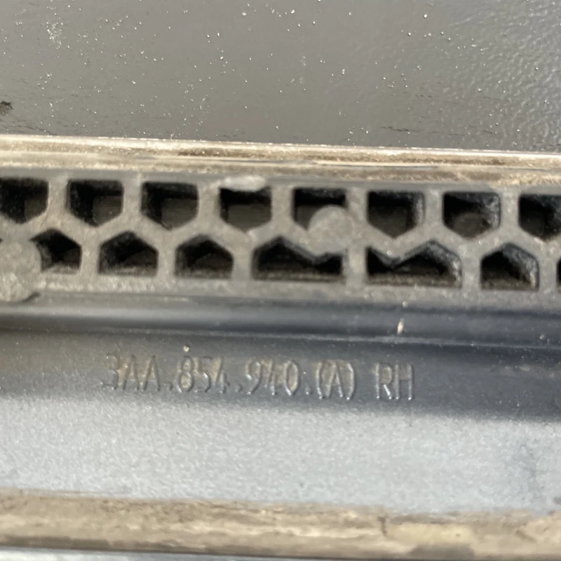 Bandou usa dreapta fata / Volkswagen Passat B7 2013 / Caroserie, oglinzi si faruri