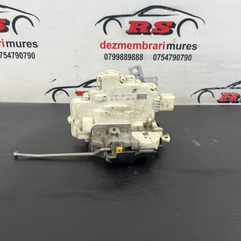 Iala broasca usa dreapta fata Audi 