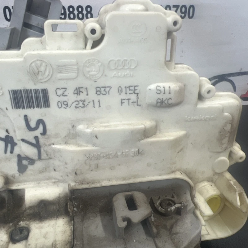 Iala broasca usa stanga fata / Audi A3 8P 2012 / Caroserie, oglinzi si faruri
