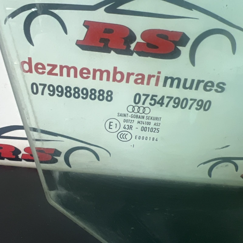 Geam dreapta fata / Audi A3 8P 2012 / Caroserie, oglinzi si faruri