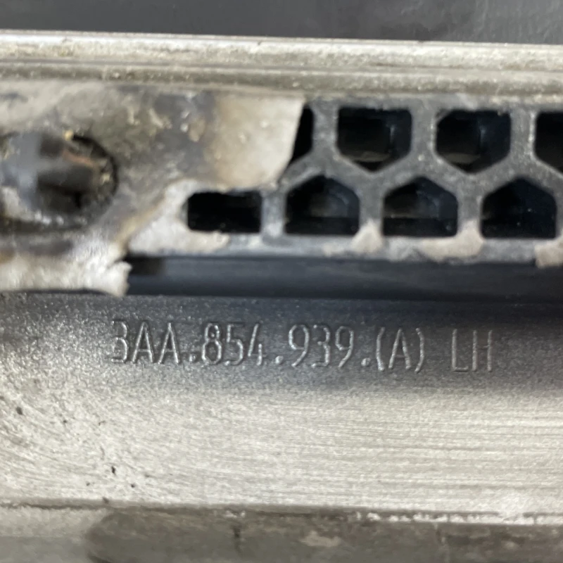 Bandou usa stanga fata / Volkswagen Passat B7 2014 / Caroserie, oglinzi si faruri