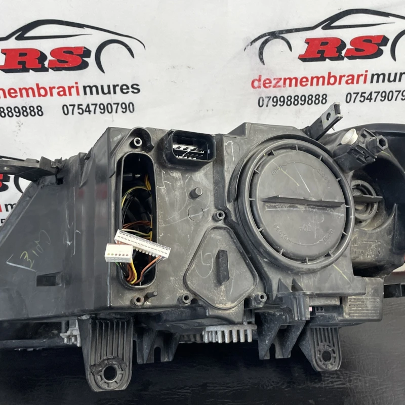 Far dreapta xenon / BMW X3 F25 2011 / Caroserie, oglinzi si faruri