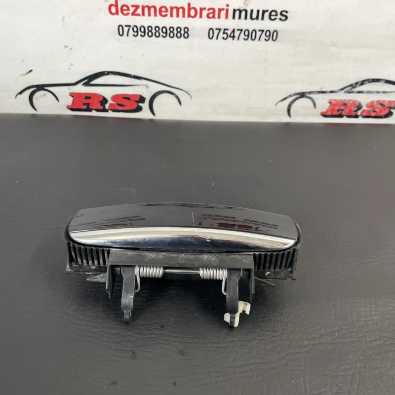 Maner usa dreapta fata / Audi A4 B8 2011 / Caroserie, oglinzi si faruri