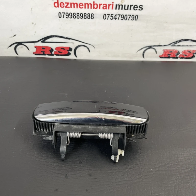 Maner usa dreapta fata / Audi A4 B8 2011 / Caroserie, oglinzi si faruri