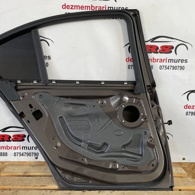 Usa stanga spate / BMW Seria 3 F30 2013 / Caroserie, oglinzi si faruri