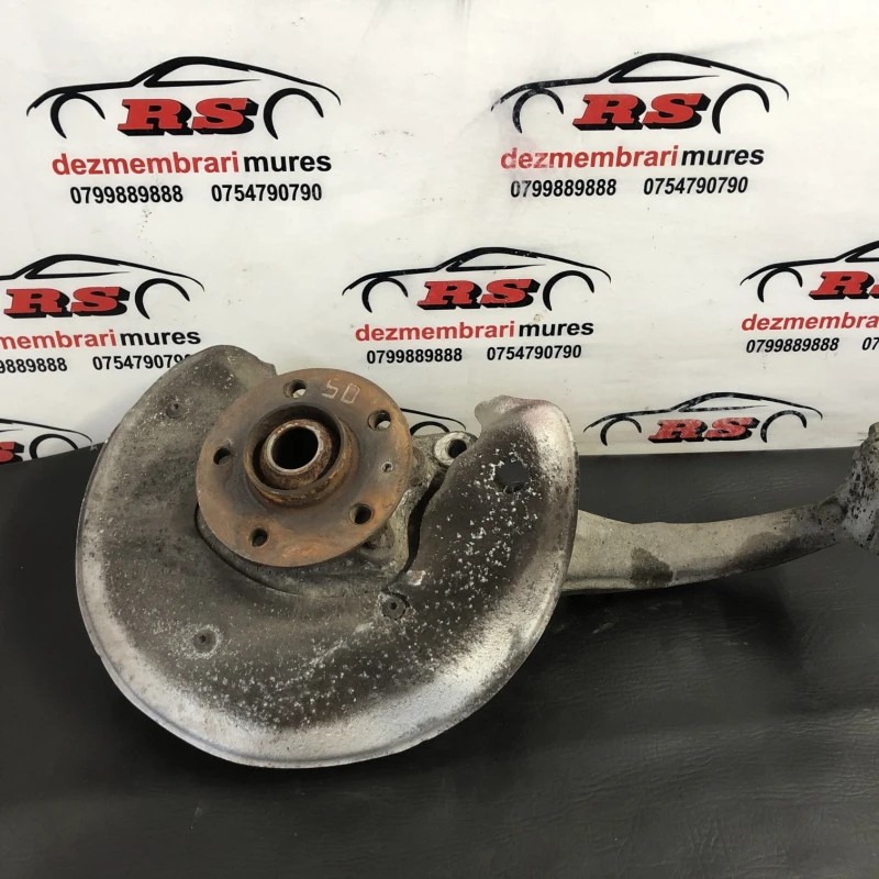 Fuzeta dreapta fata / Audi A4 B8 2011 / Directie si suspensie
