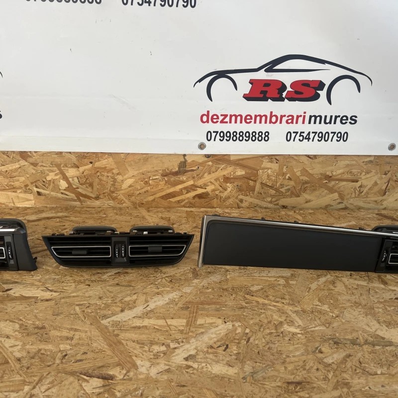 Grila aer bord / Porsche Macan Macan 2019 / Interior