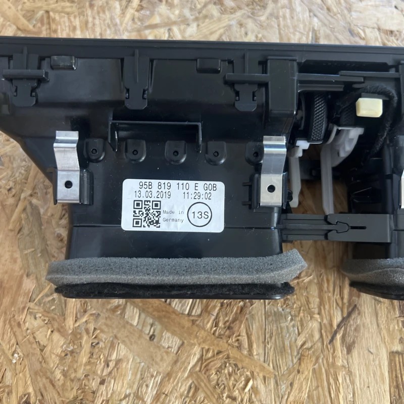 Grila aer bord / Porsche Macan Macan 2019 / Interior