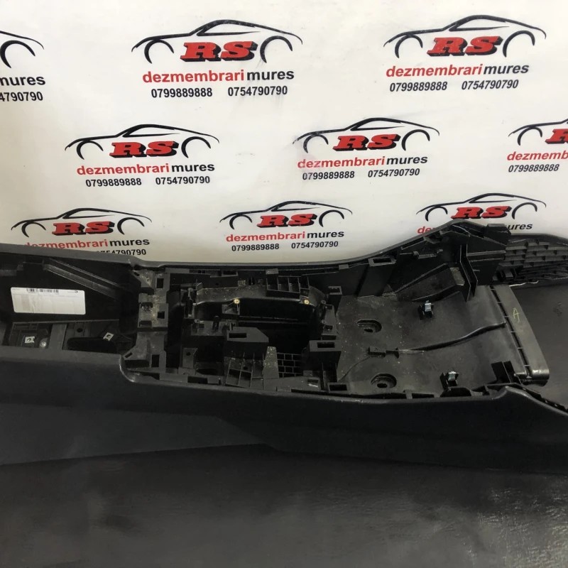Cotiera centrala / BMW X3 F25 2011 / Interior