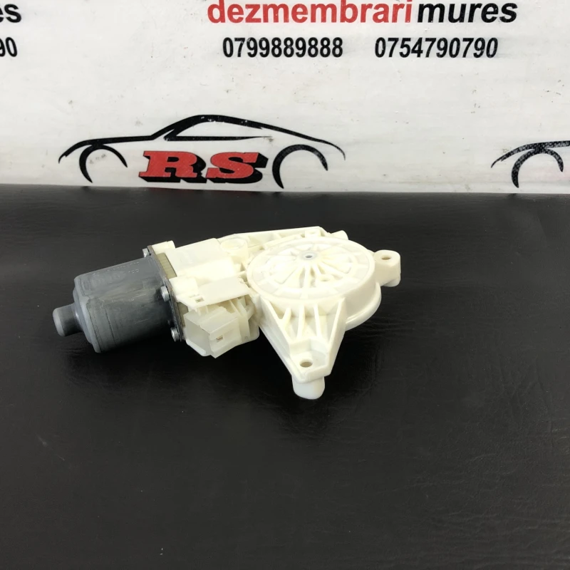 Motoras geam dreapta fata Mercedes-Benz 