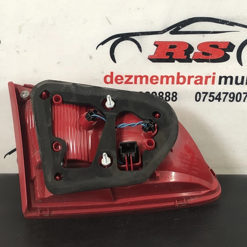 Stop dreapta haion / Volkswagen Passat B7 2013 / Caroserie, oglinzi si faruri
