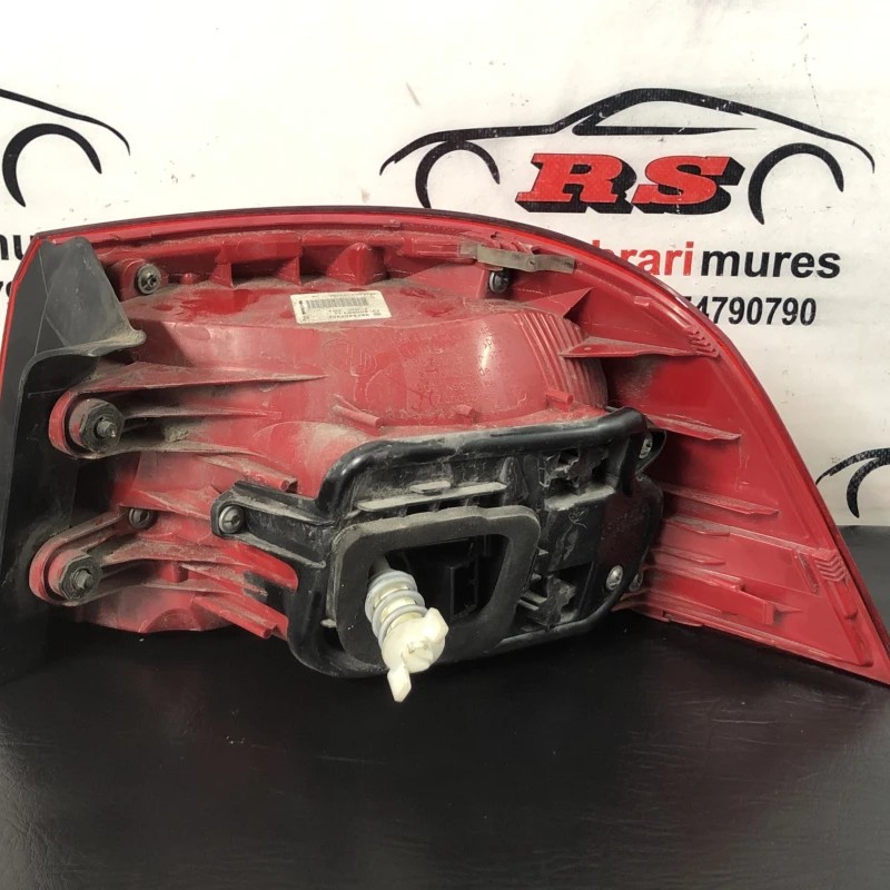 Stop stanga caroserie / Volkswagen Passat B7 2013 / Caroserie, oglinzi si faruri