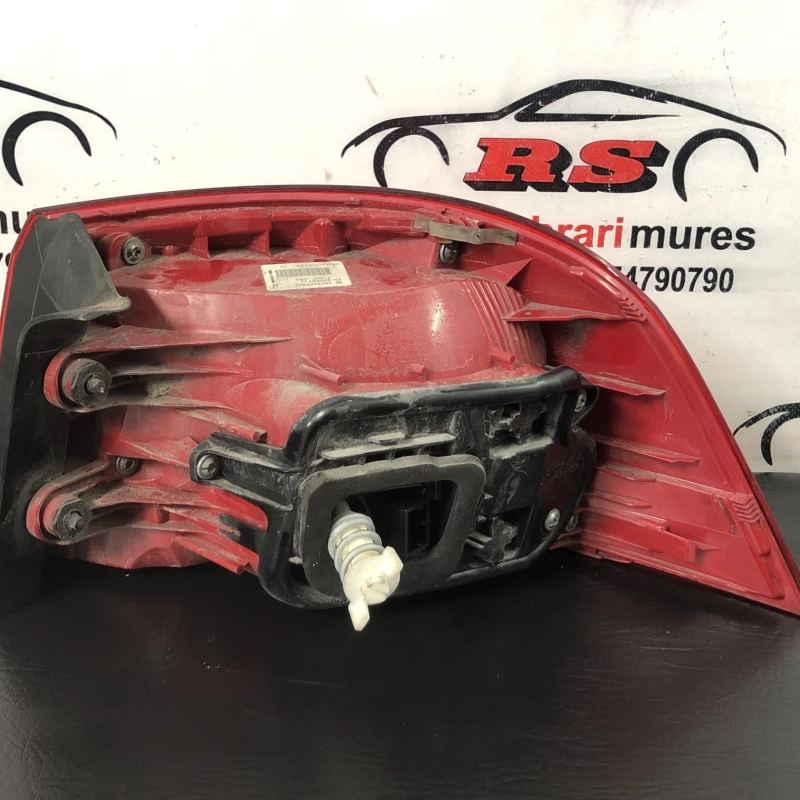 Stop stanga caroserie / Volkswagen Passat B7 2013 / Caroserie, oglinzi si faruri