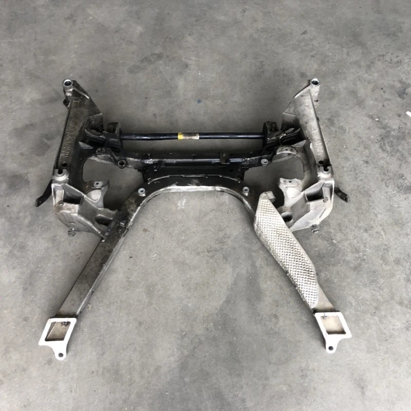 Punte fata jug suport motor / BMW Seria 7 E65 2008 / Directie si suspensie