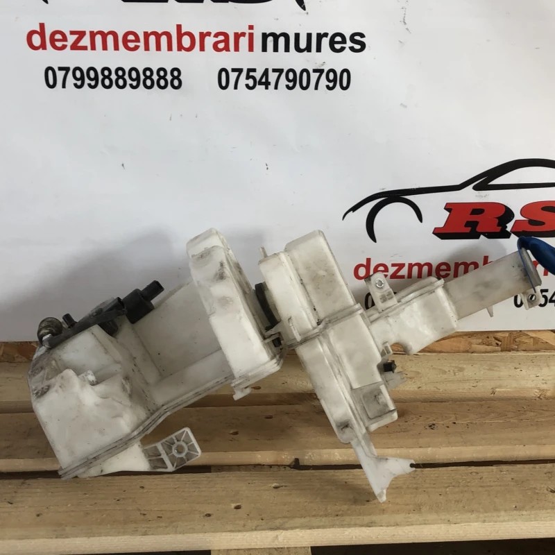 Vas lichid parbriz strop gel / Volkswagen Passat B7 2014 / Caroserie, oglinzi si faruri