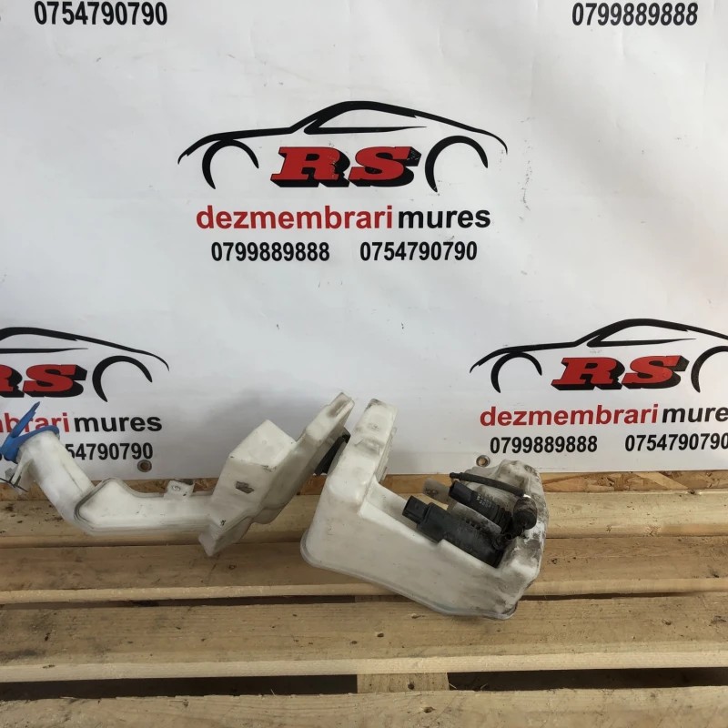 Vas lichid parbriz strop gel / Volkswagen Passat B7 2014 / Caroserie, oglinzi si faruri