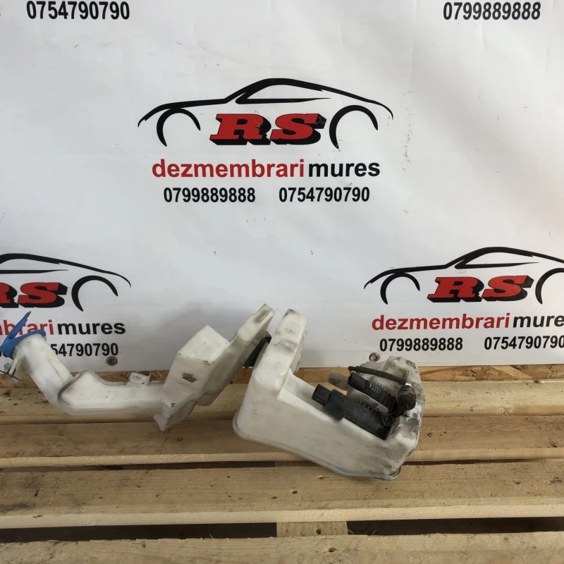Vas lichid parbriz strop gel / Volkswagen Passat B7 2014 / Caroserie, oglinzi si faruri