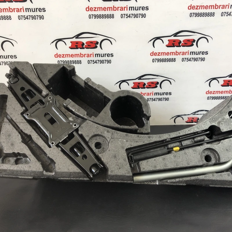 Cric roti spuma / Volkswagen Passat B7 2014 / Accesorii roti si capace