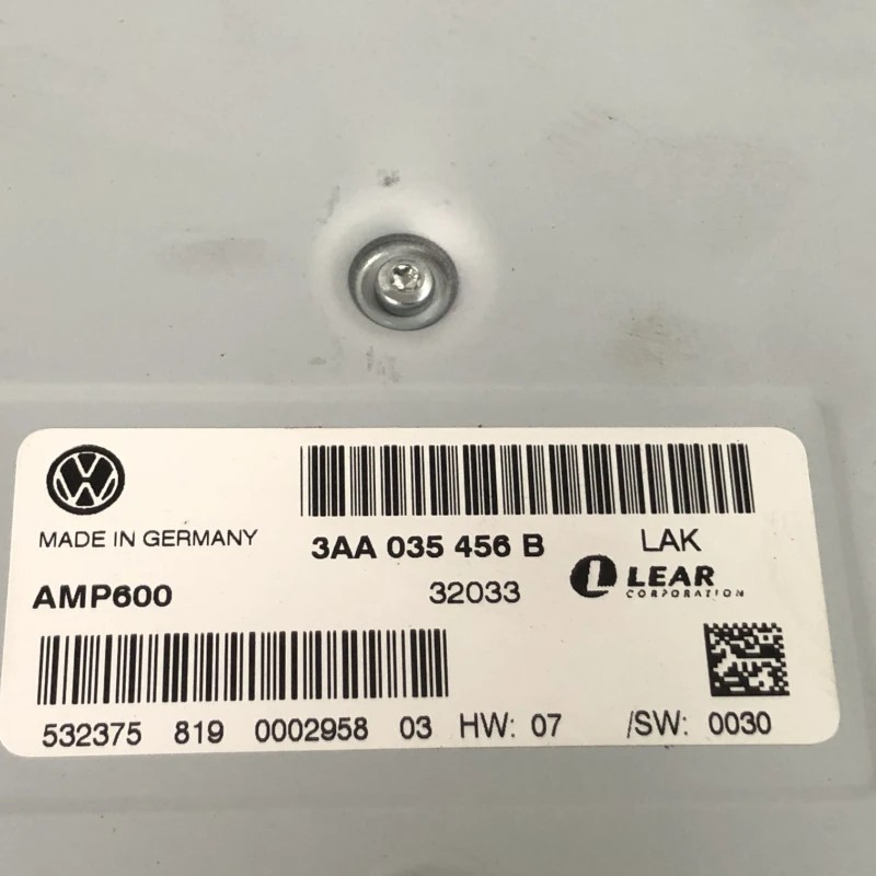 Amplificator audio / Volkswagen Passat B7 2014 / Audio si electronice