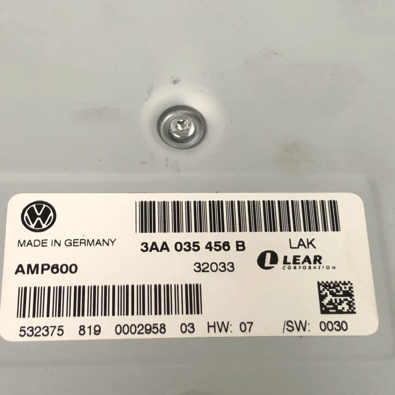 Amplificator audio / Volkswagen Passat B7 2014 / Audio si electronice