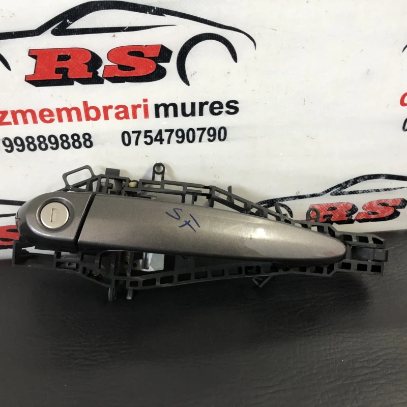 Maner usa stanga fata / BMW Seria 3 F30 2013 / Caroserie, oglinzi si faruri